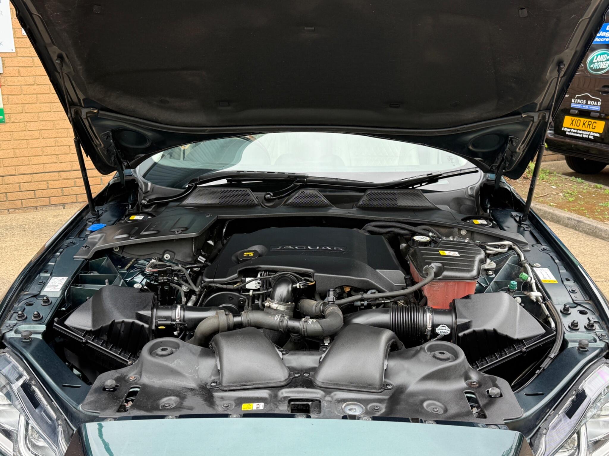 Jaguar XJ view 19