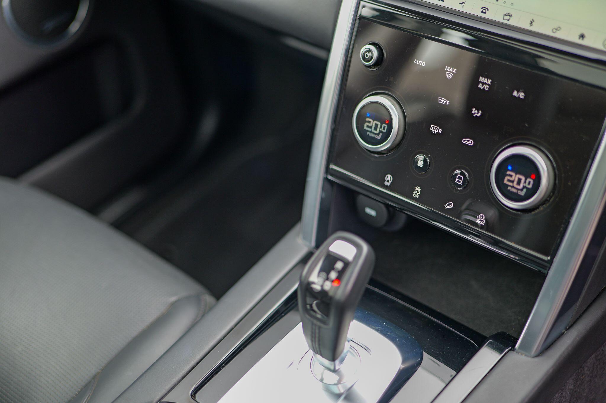 Land Rover Discovery Sport view 16