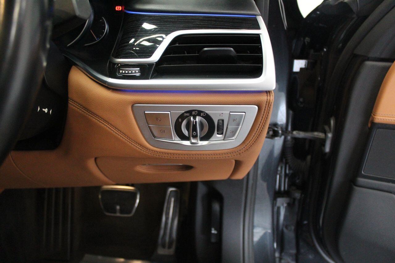 BMW 7 Series view 55