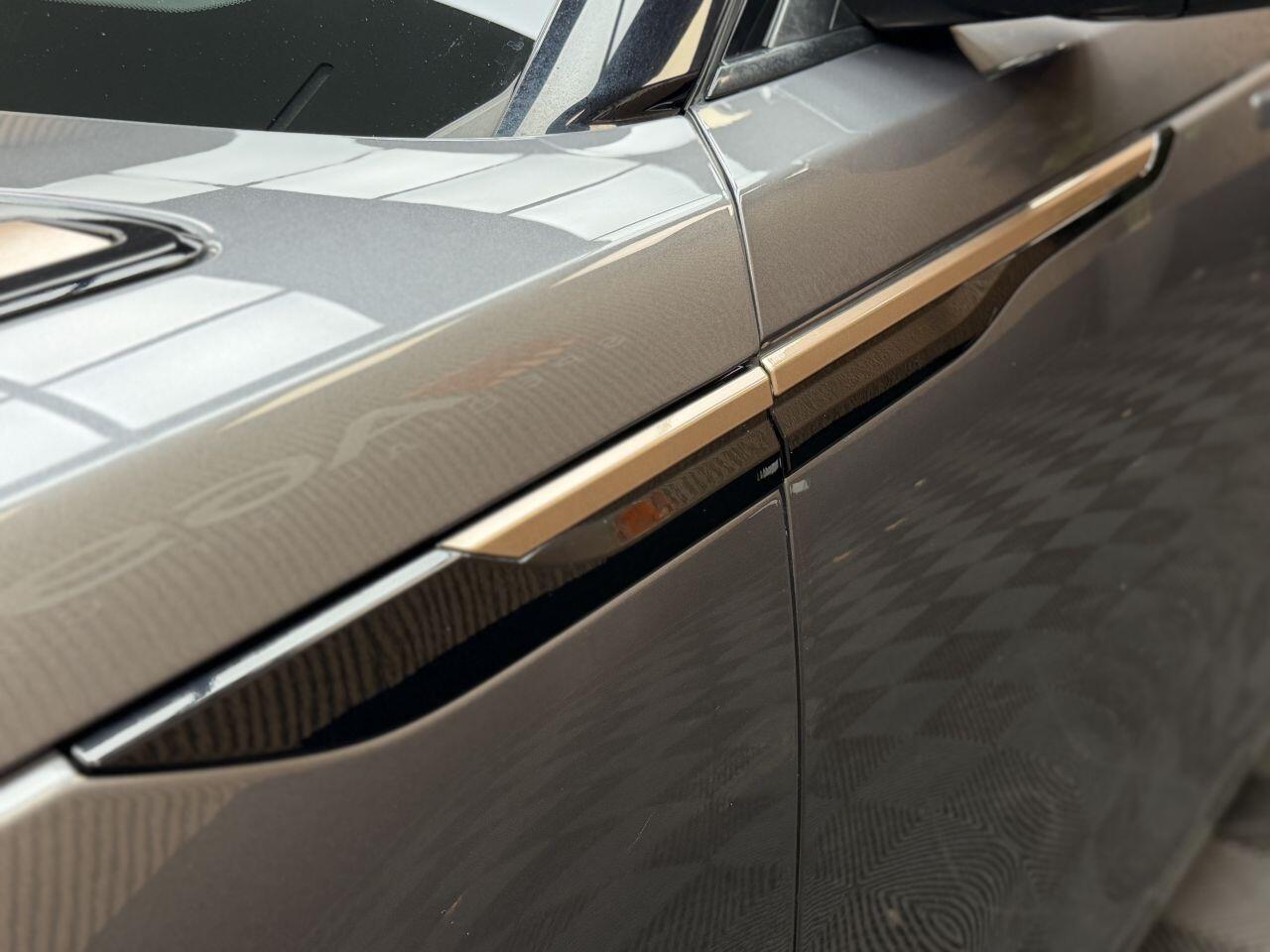 Land Rover Range Rover Velar view 25