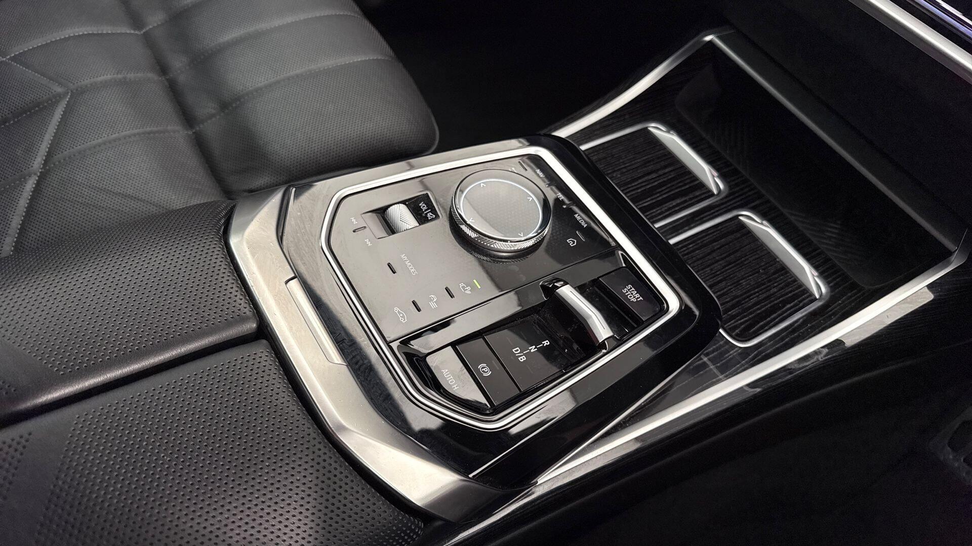 BMW I7 view 10