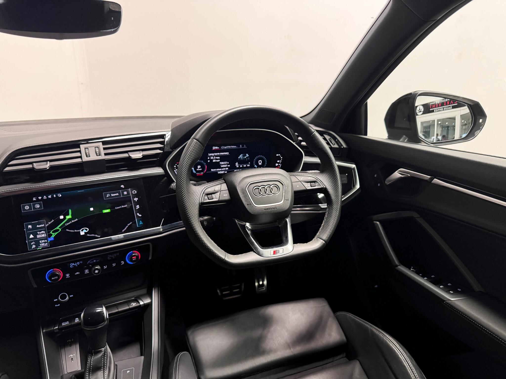 Audi Q3 view 27