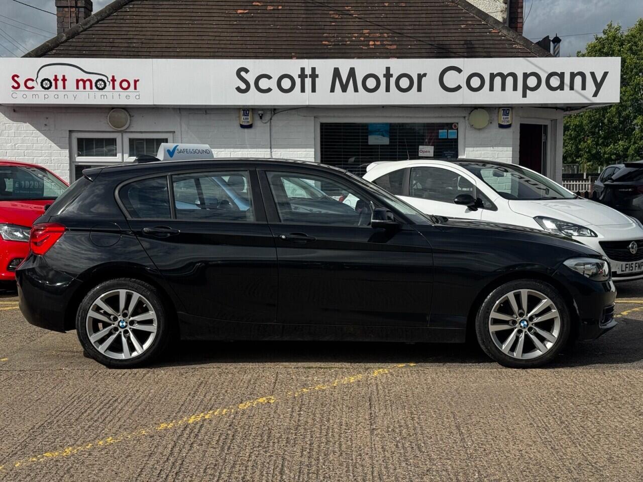 BMW 1 Series view 11