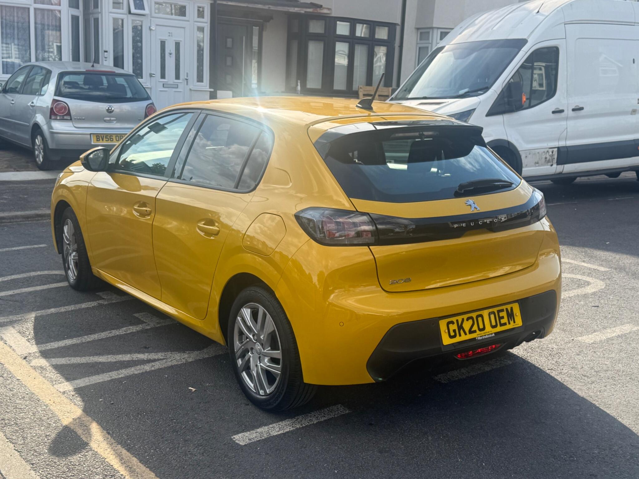 Peugeot 208 view 6
