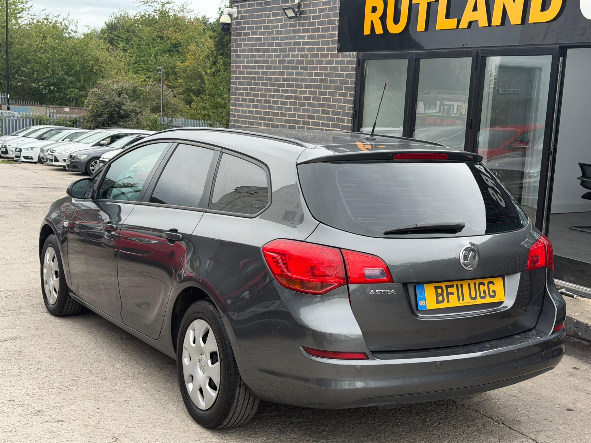 Vauxhall Astra view 8