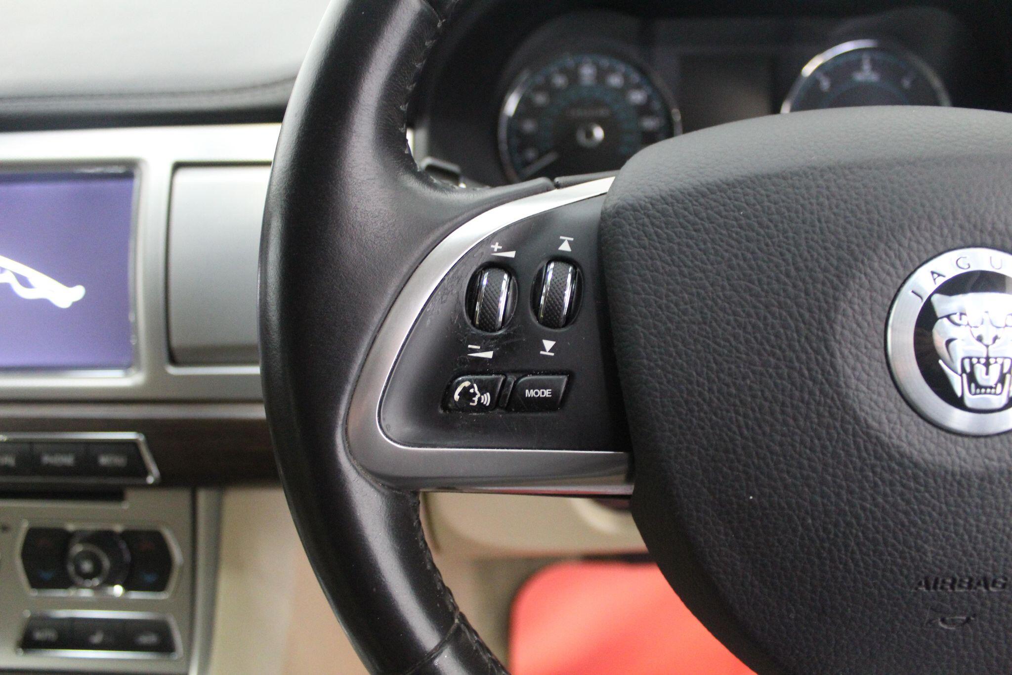Jaguar XF view 46