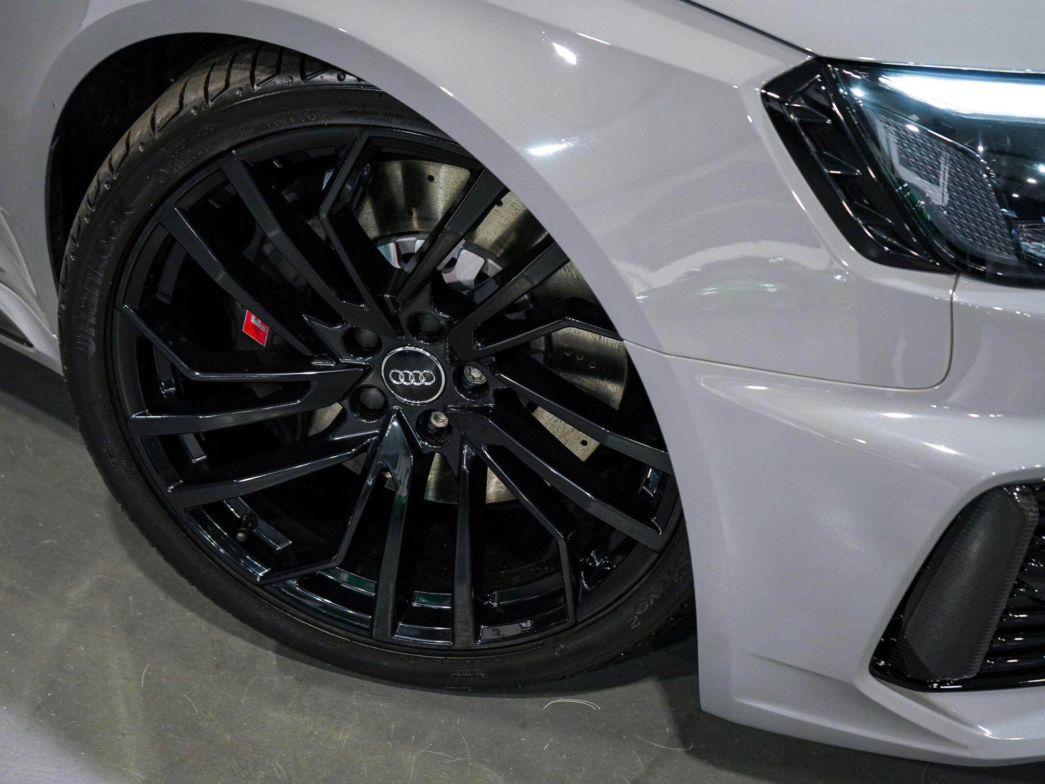 Audi RS4 view 36