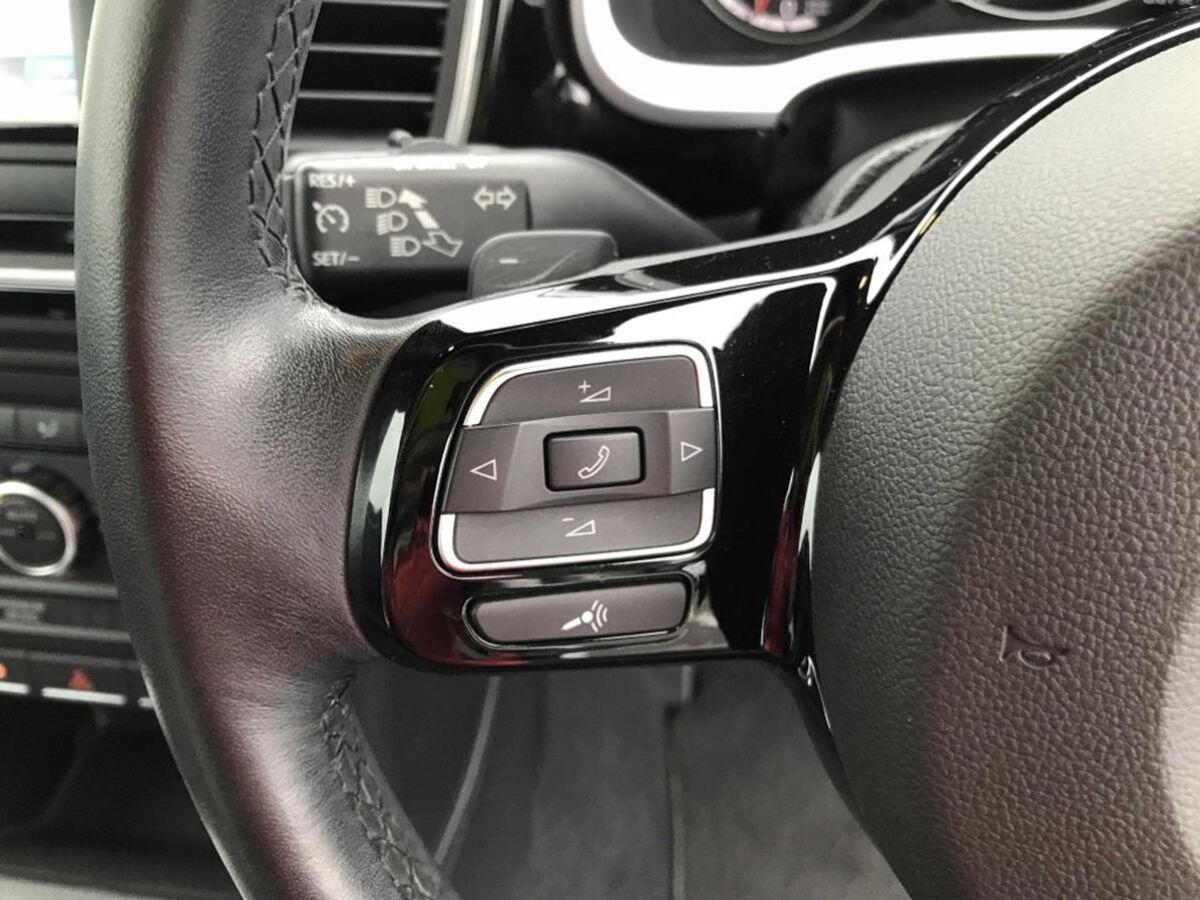 Volkswagen Beetle view 23