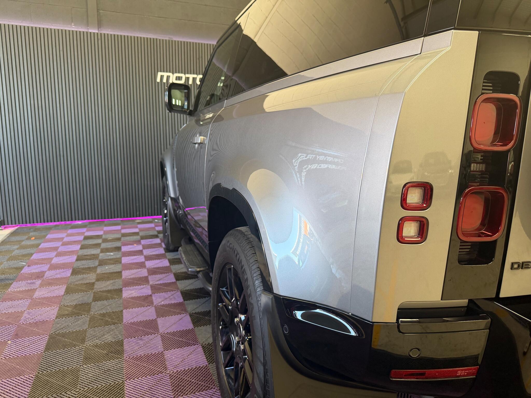 Land Rover Defender view 49