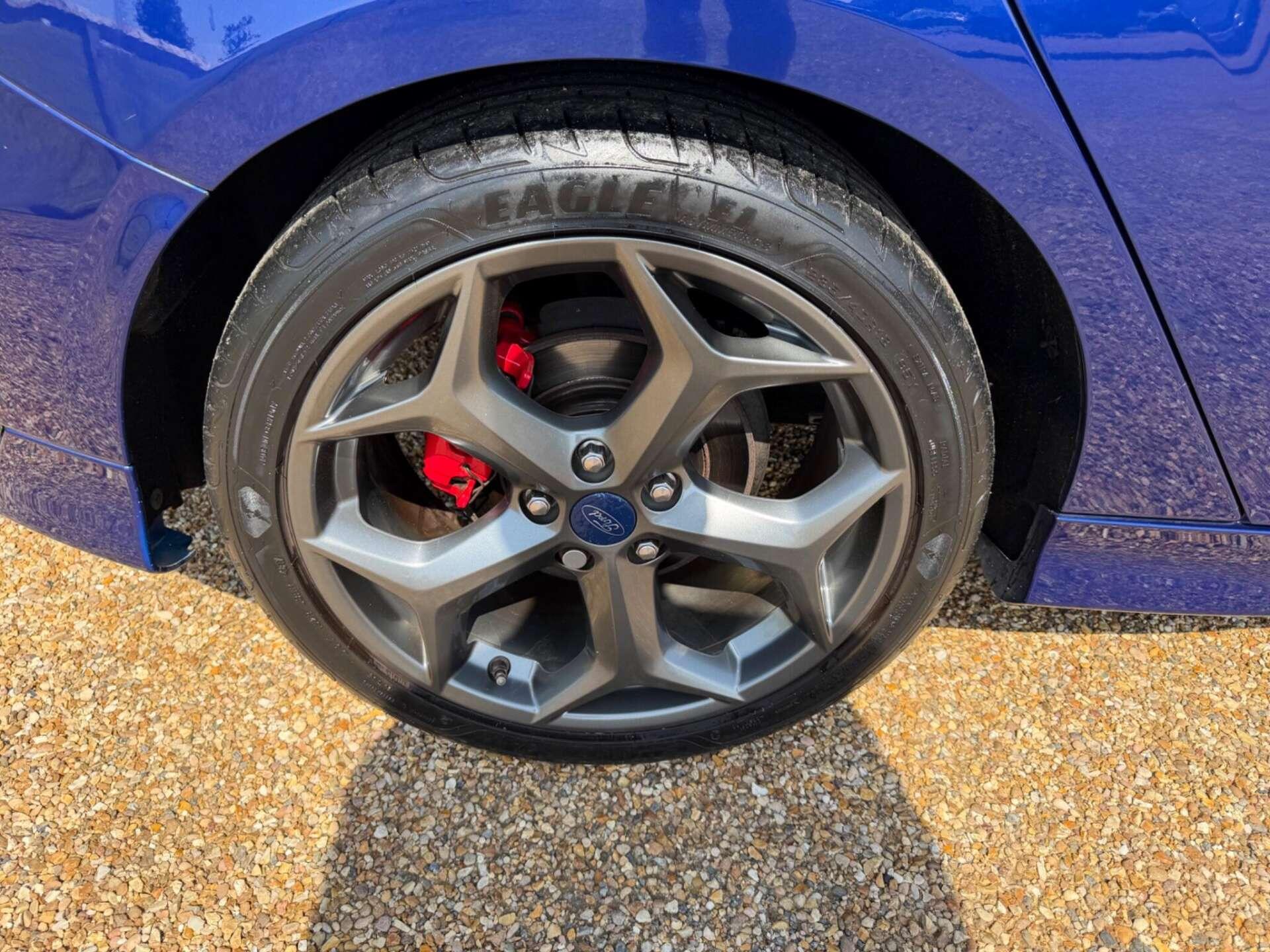 Ford Focus view 18