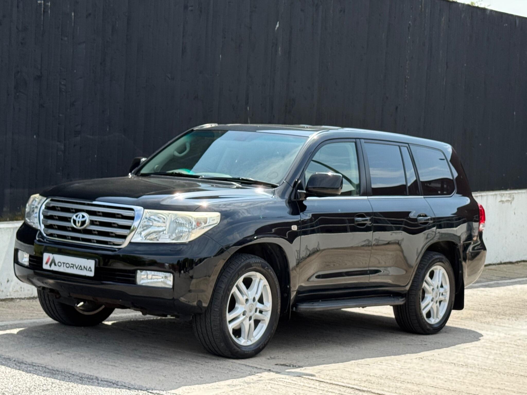 Toyota Land Cruiser view 8