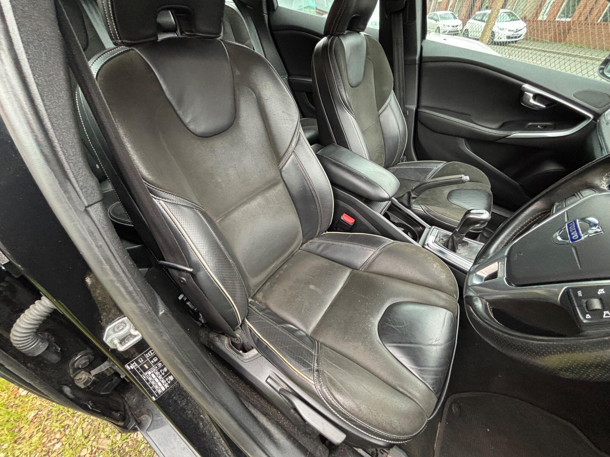 Volvo V40 view 18