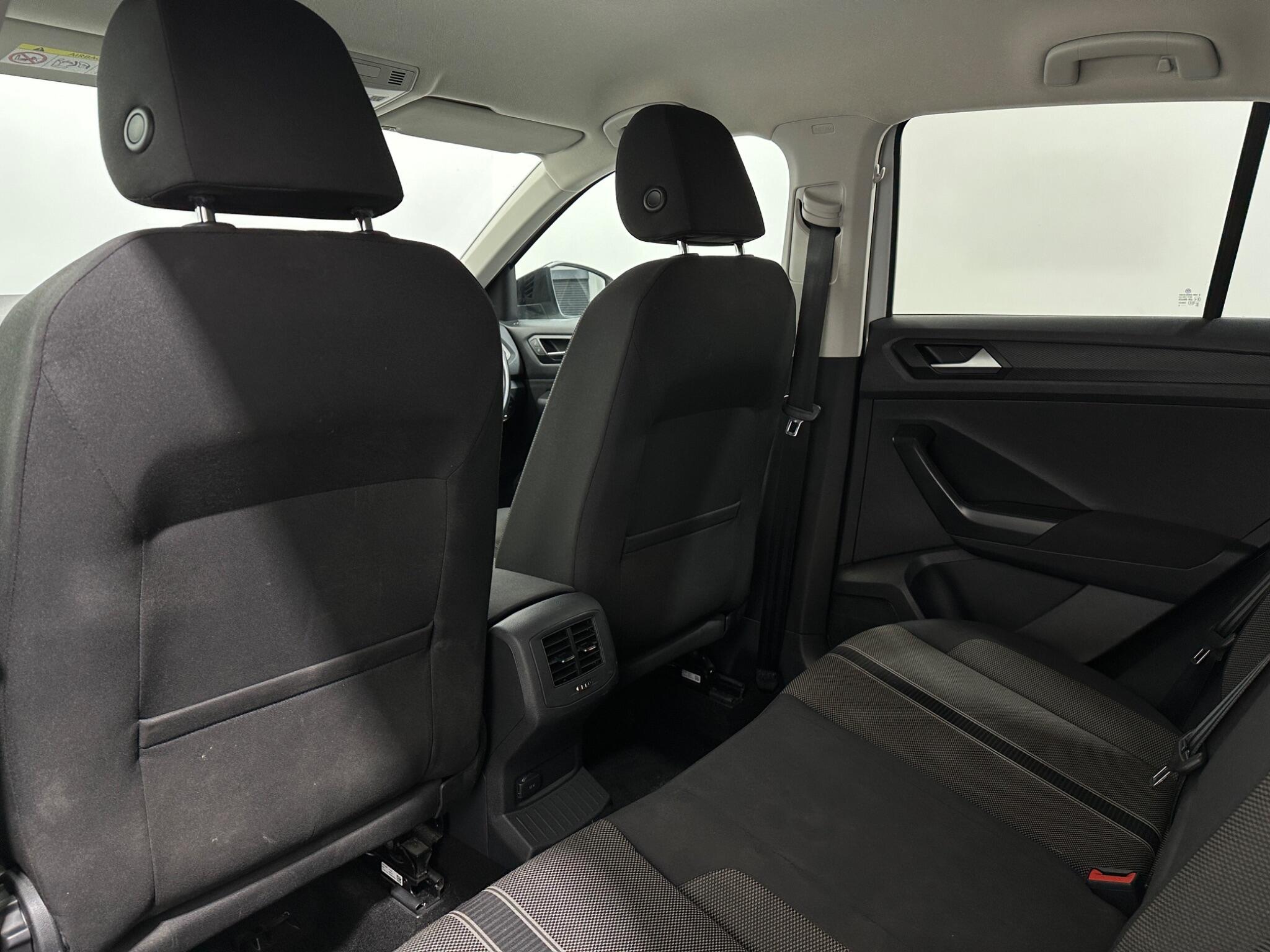 Volkswagen T-Roc view 37