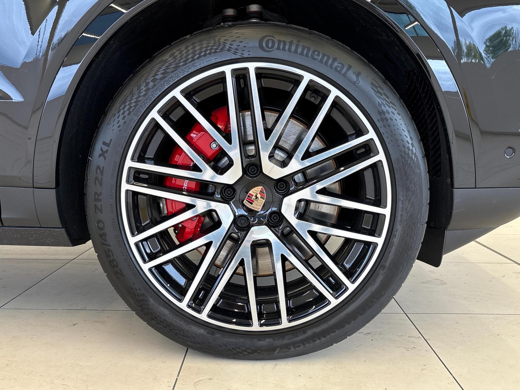 Porsche Cayenne view 26