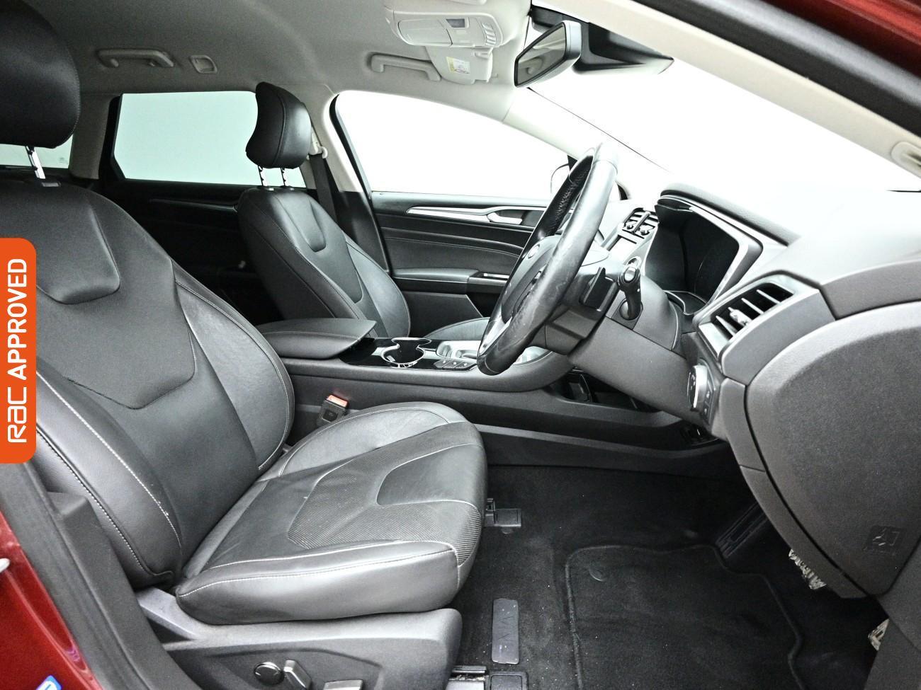Ford Mondeo view 12