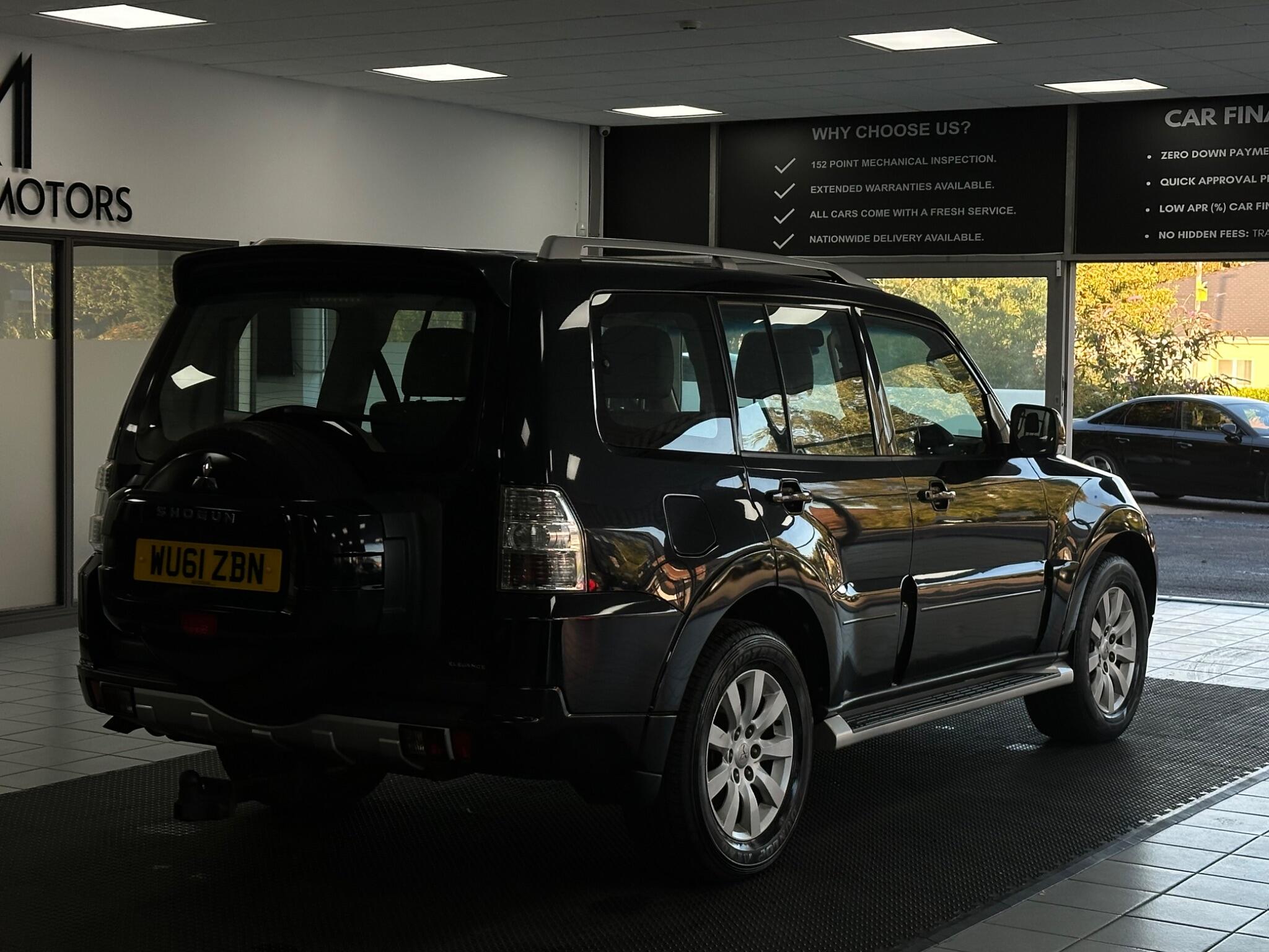 Mitsubishi Shogun view 13