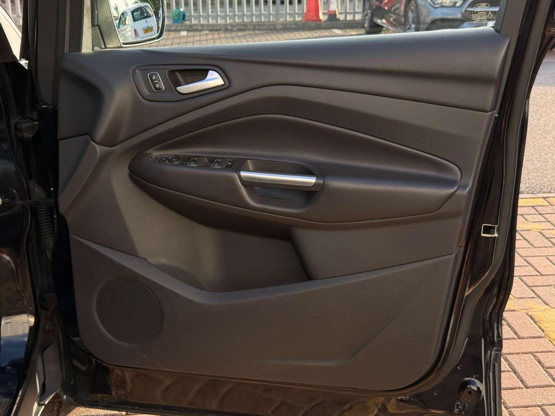 Ford Kuga view 37