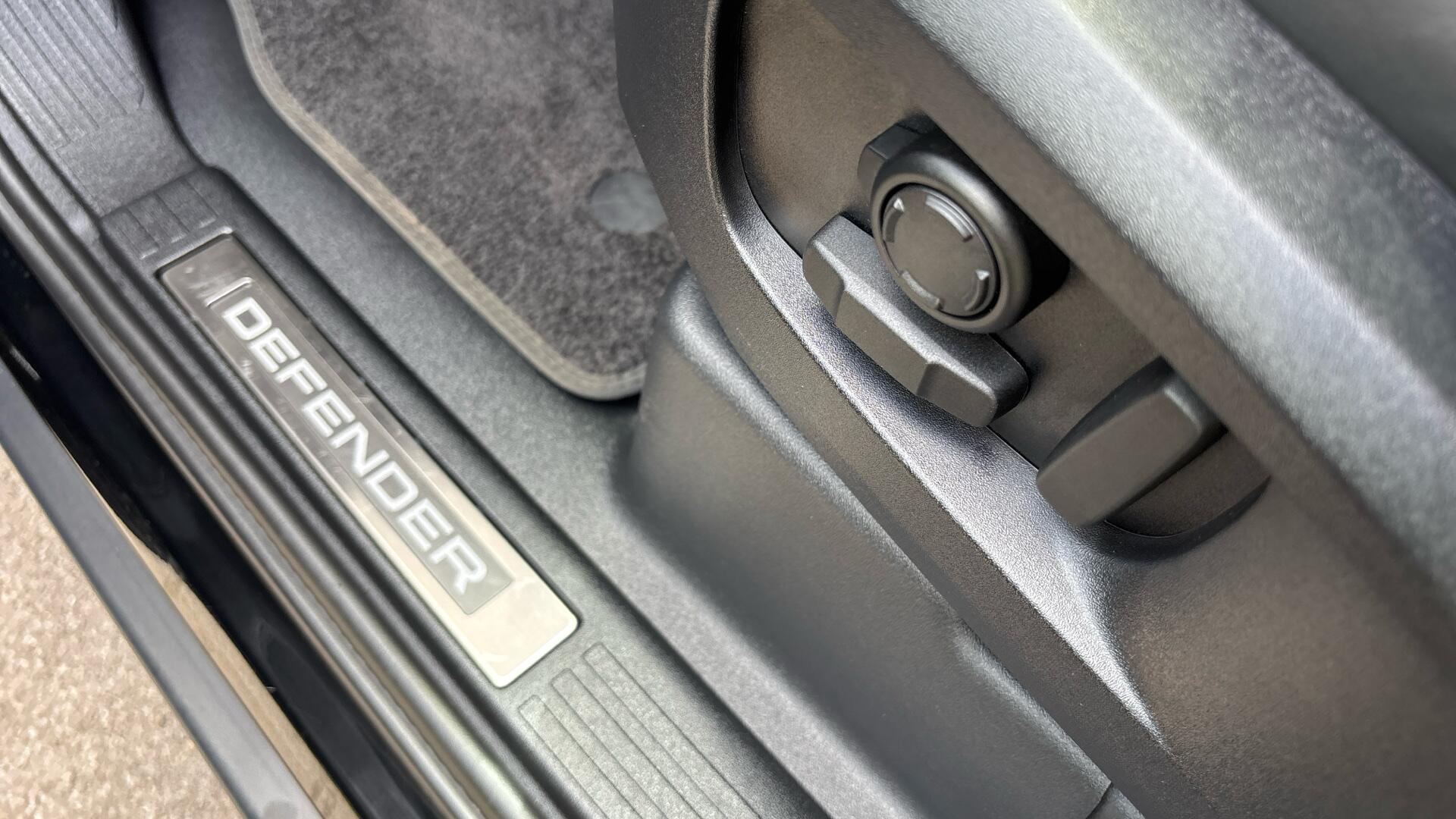 Land Rover Defender view 49