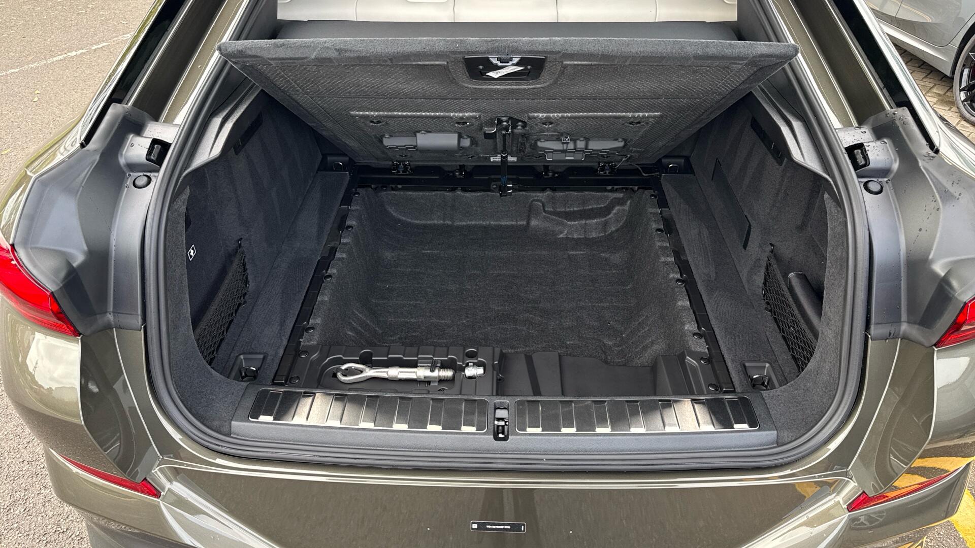 BMW X6 view 56