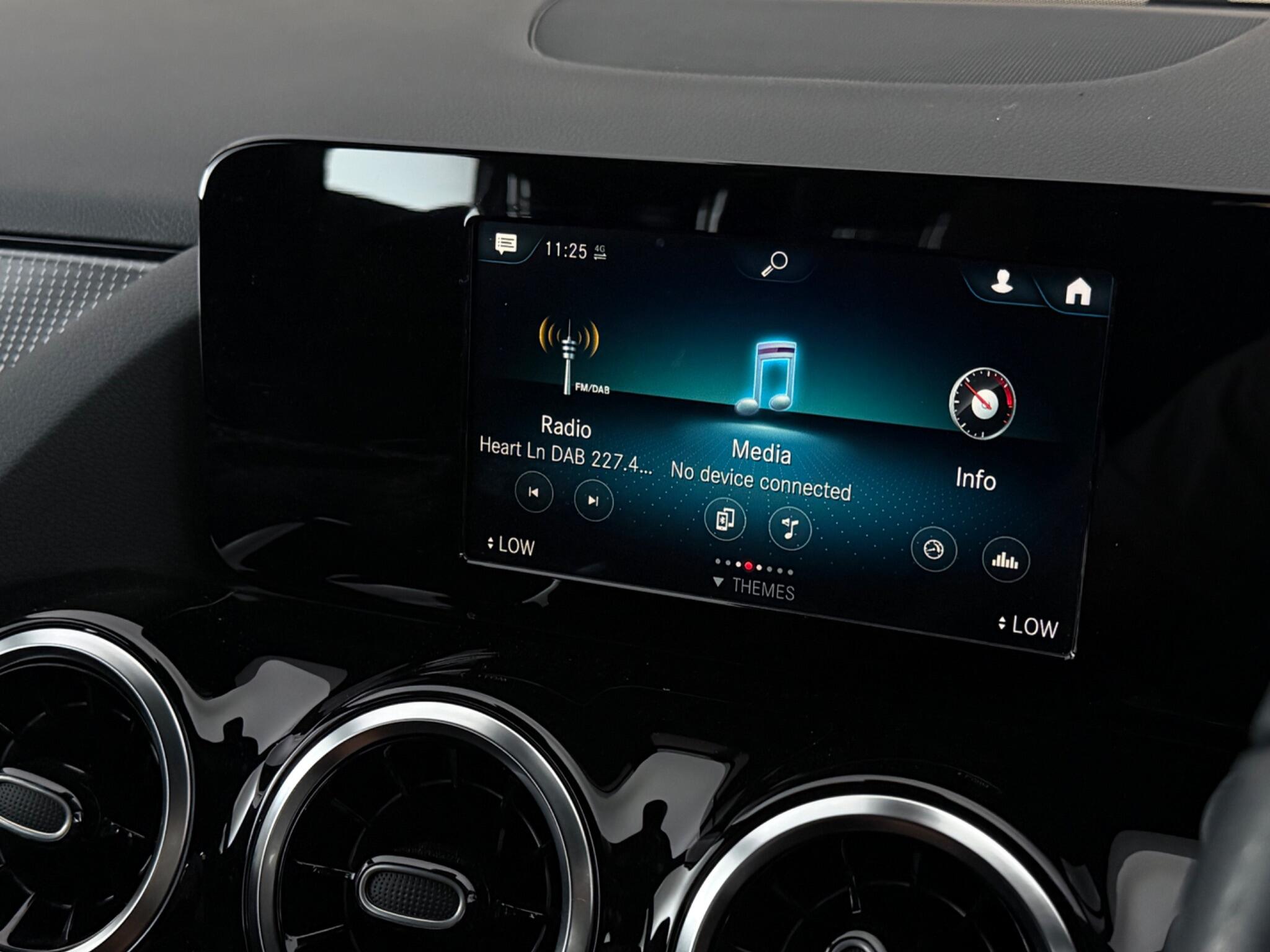 Mercedes-Benz Gla view 26