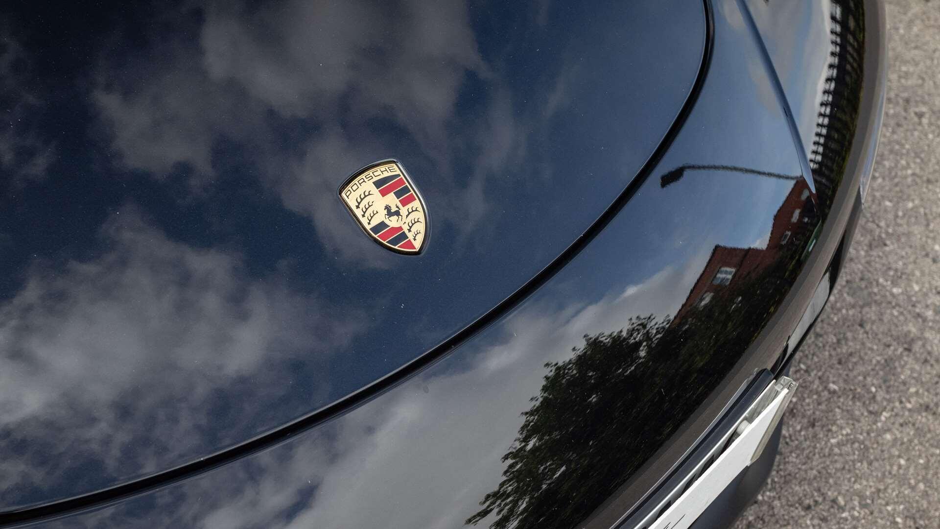 Porsche 911 view 9