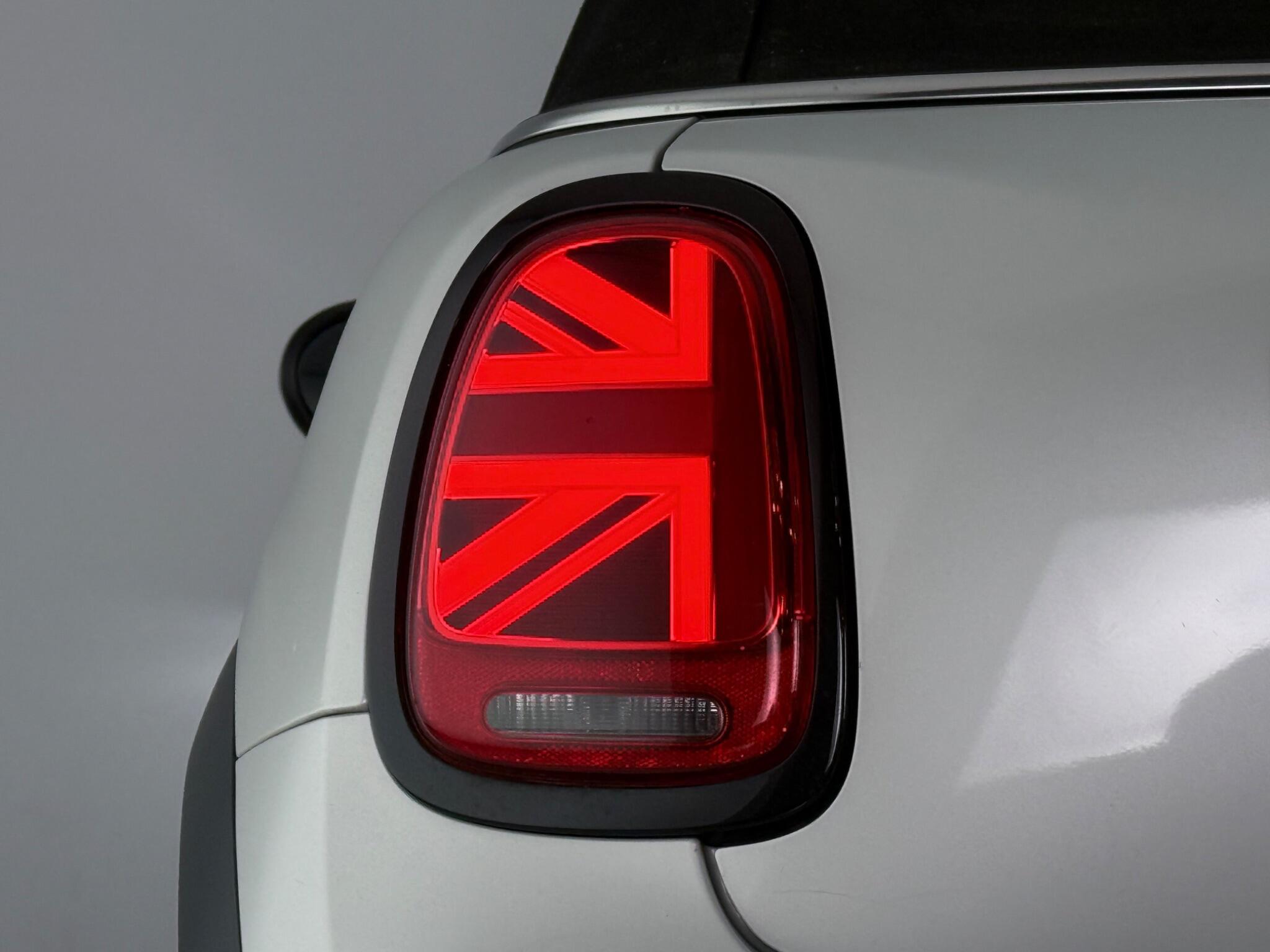 Mini Convertible view 8