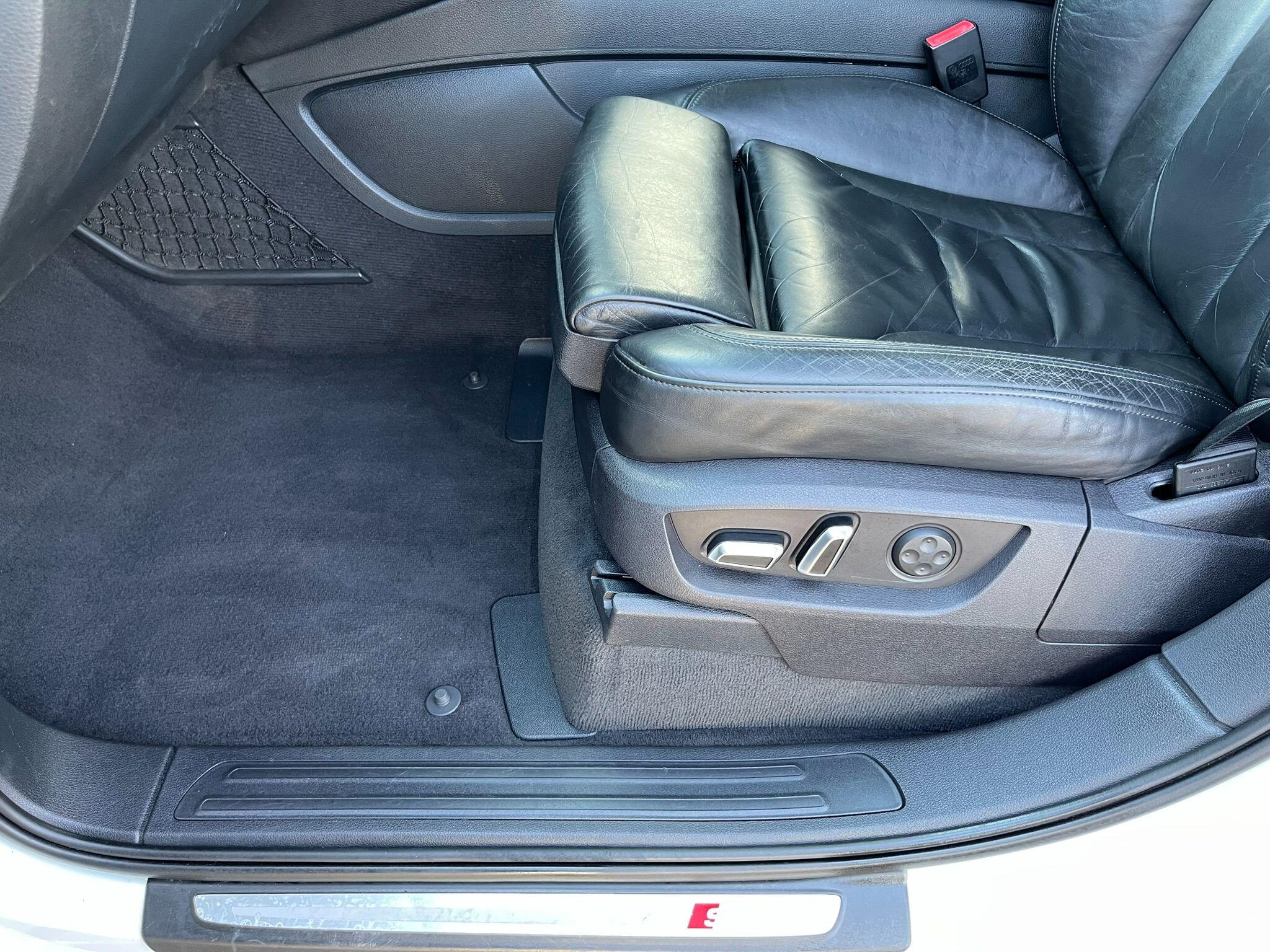 Audi Q7 view 16