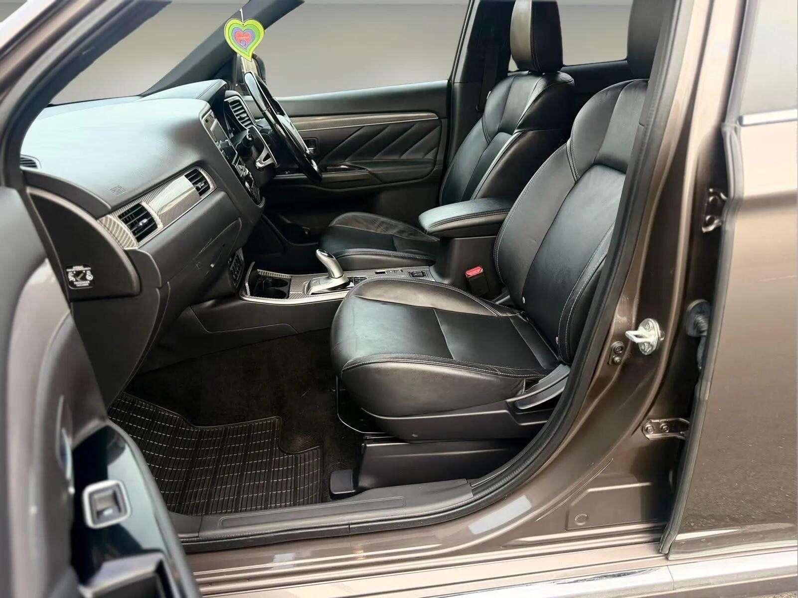 Mitsubishi Outlander view 35