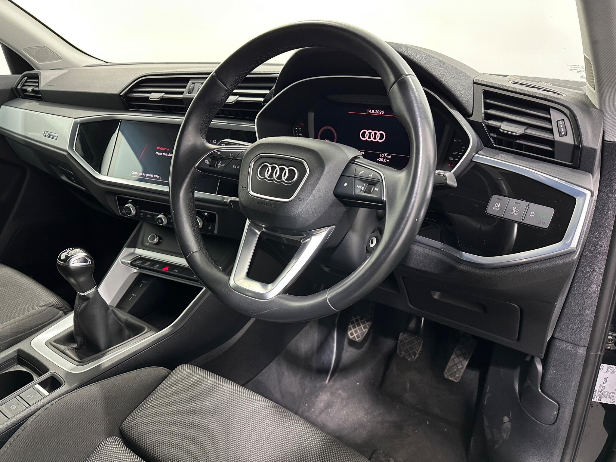 Audi Q3 view 11