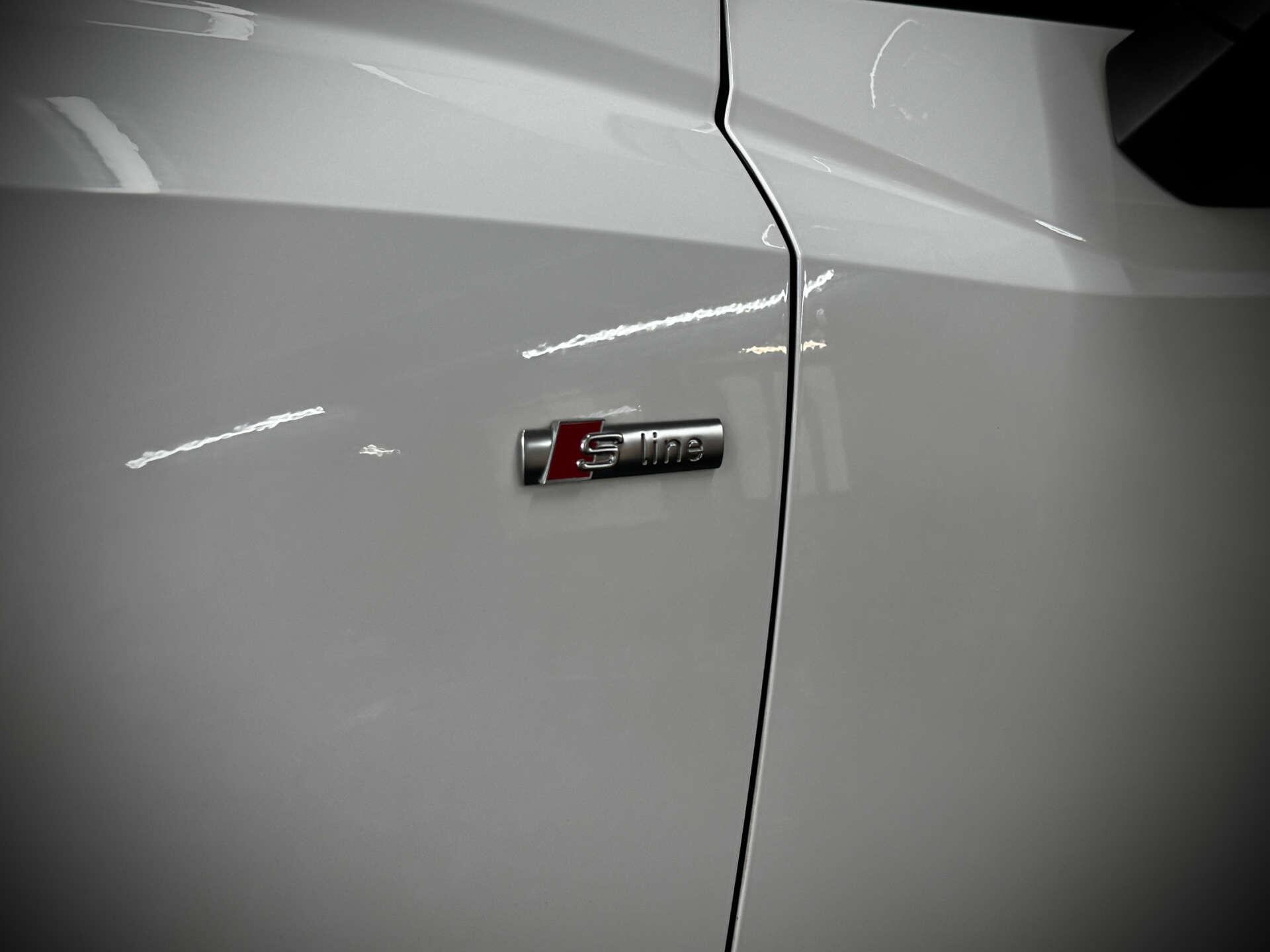 Audi Q3 view 14
