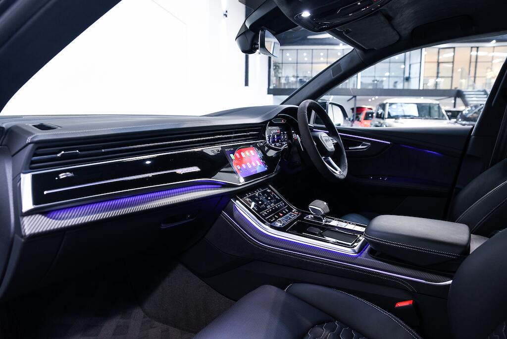 Audi RS Q8 view 17