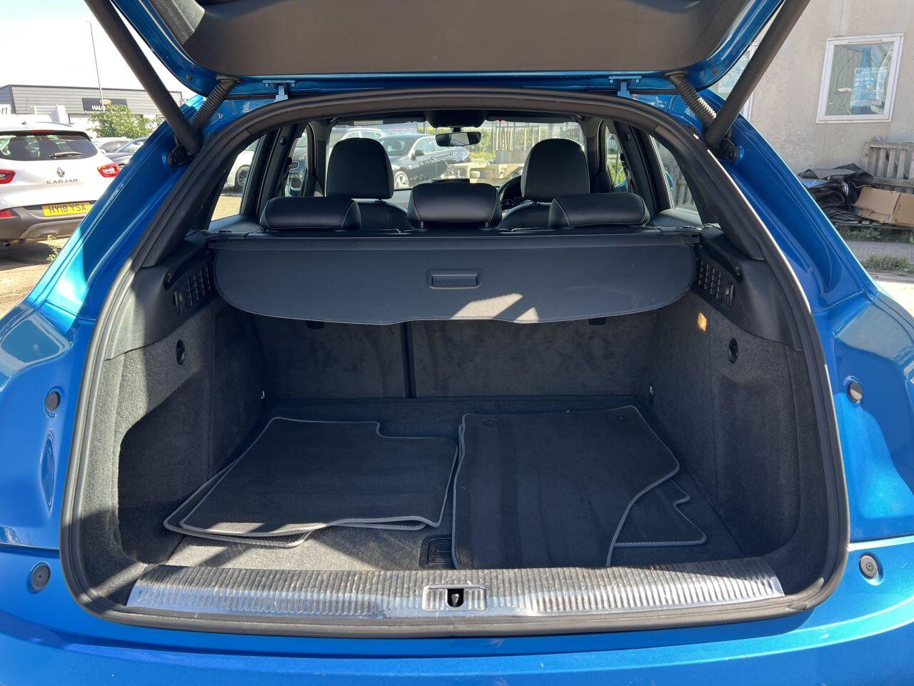Audi Q3 view 9