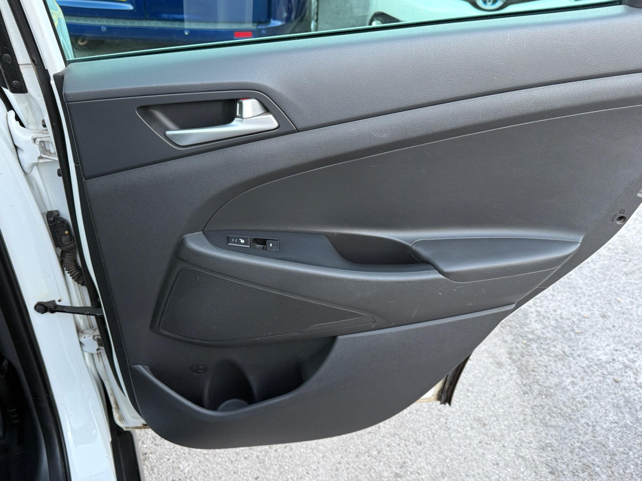 Hyundai TUCSON - Image 37