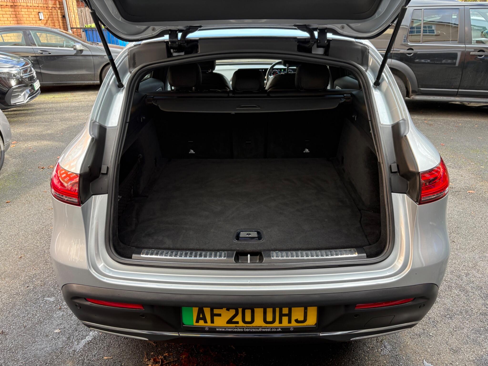 Mercedes-Benz EQC view 20
