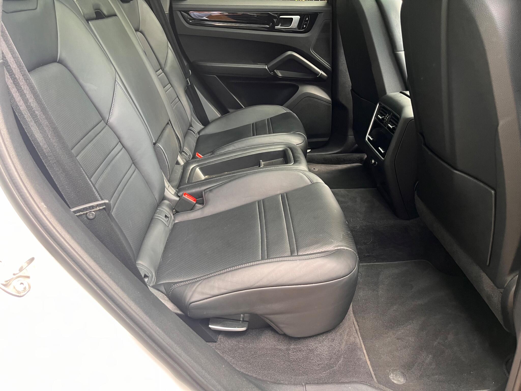 Porsche Cayenne view 25