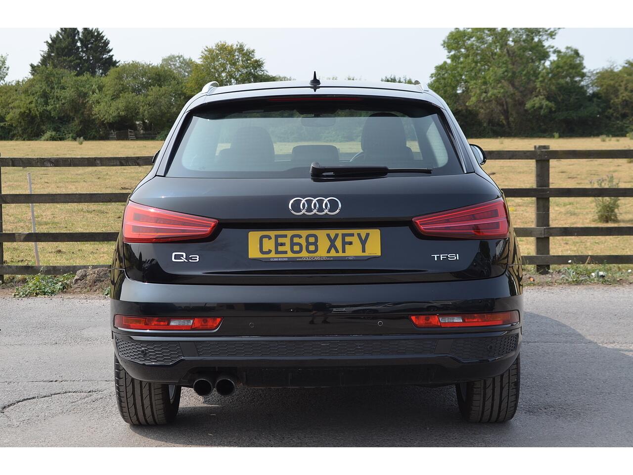 Audi Q3 view 8