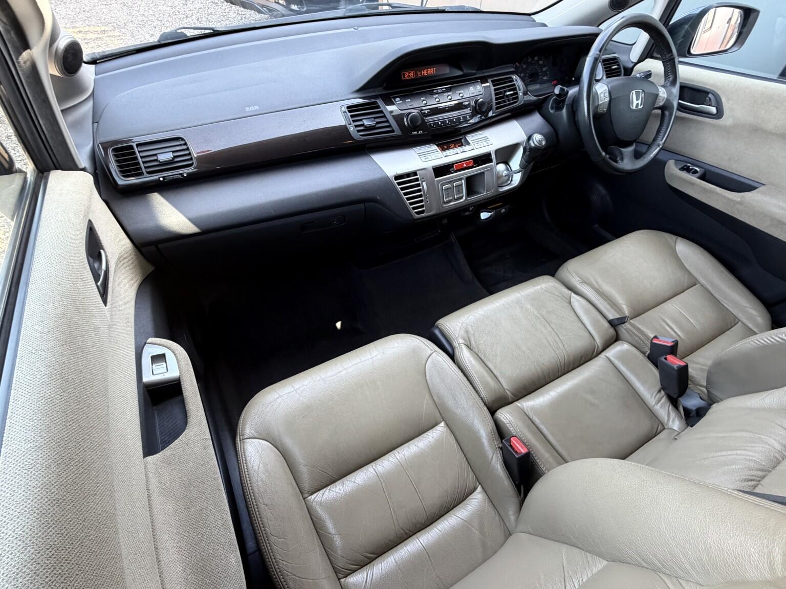 Honda FR-V view 15
