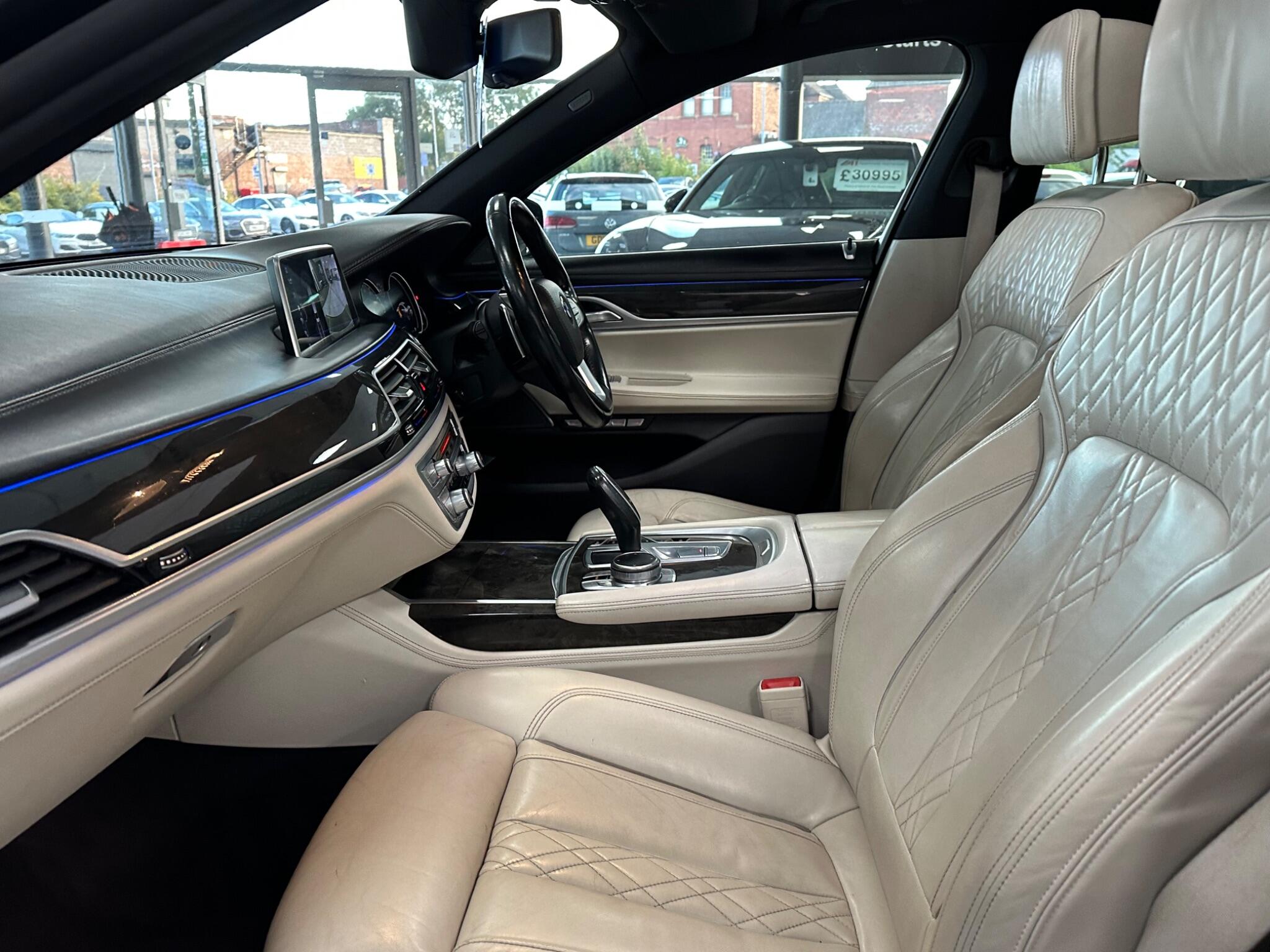 BMW 7 Series view 39