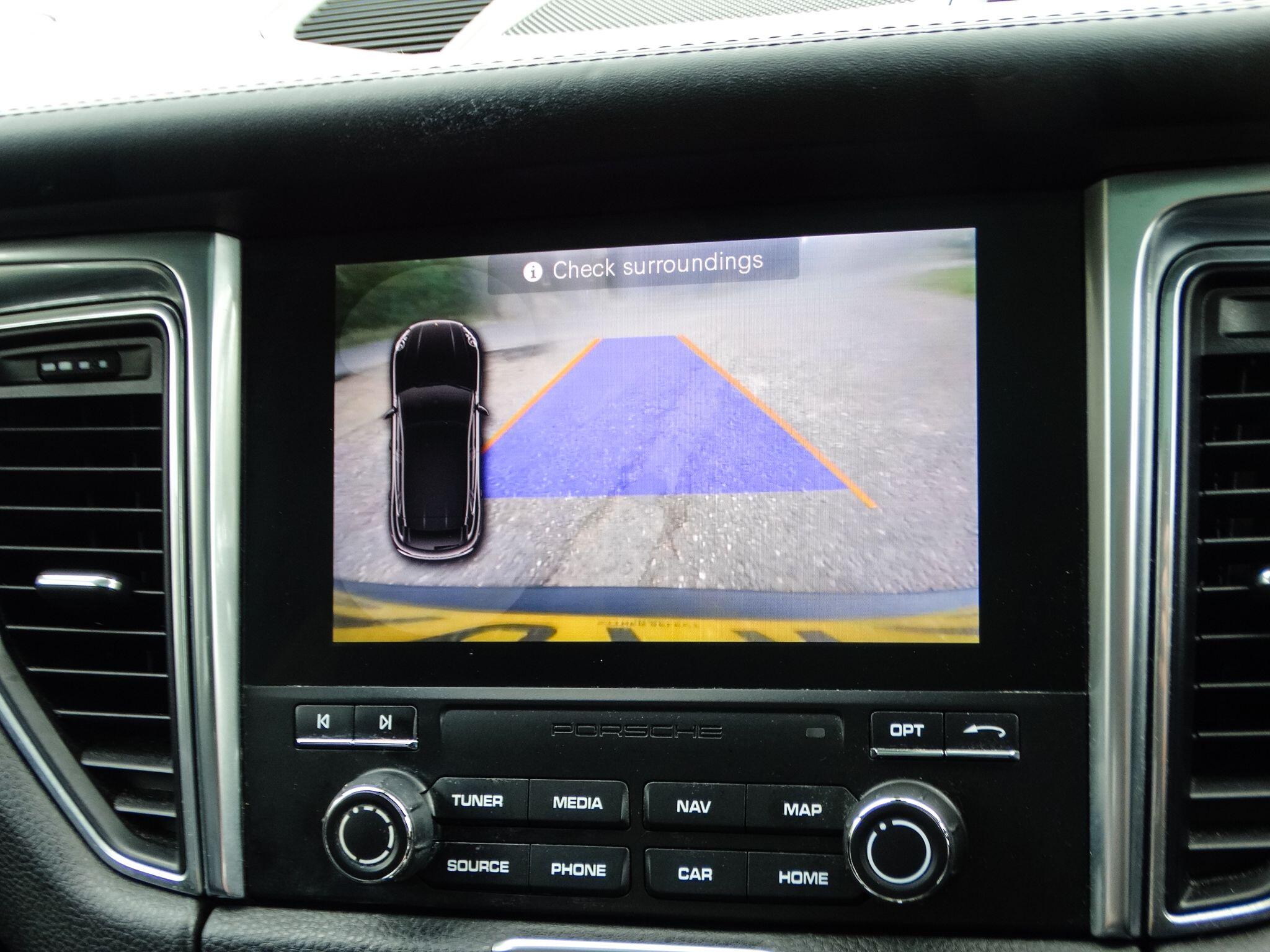 Porsche Macan view 22