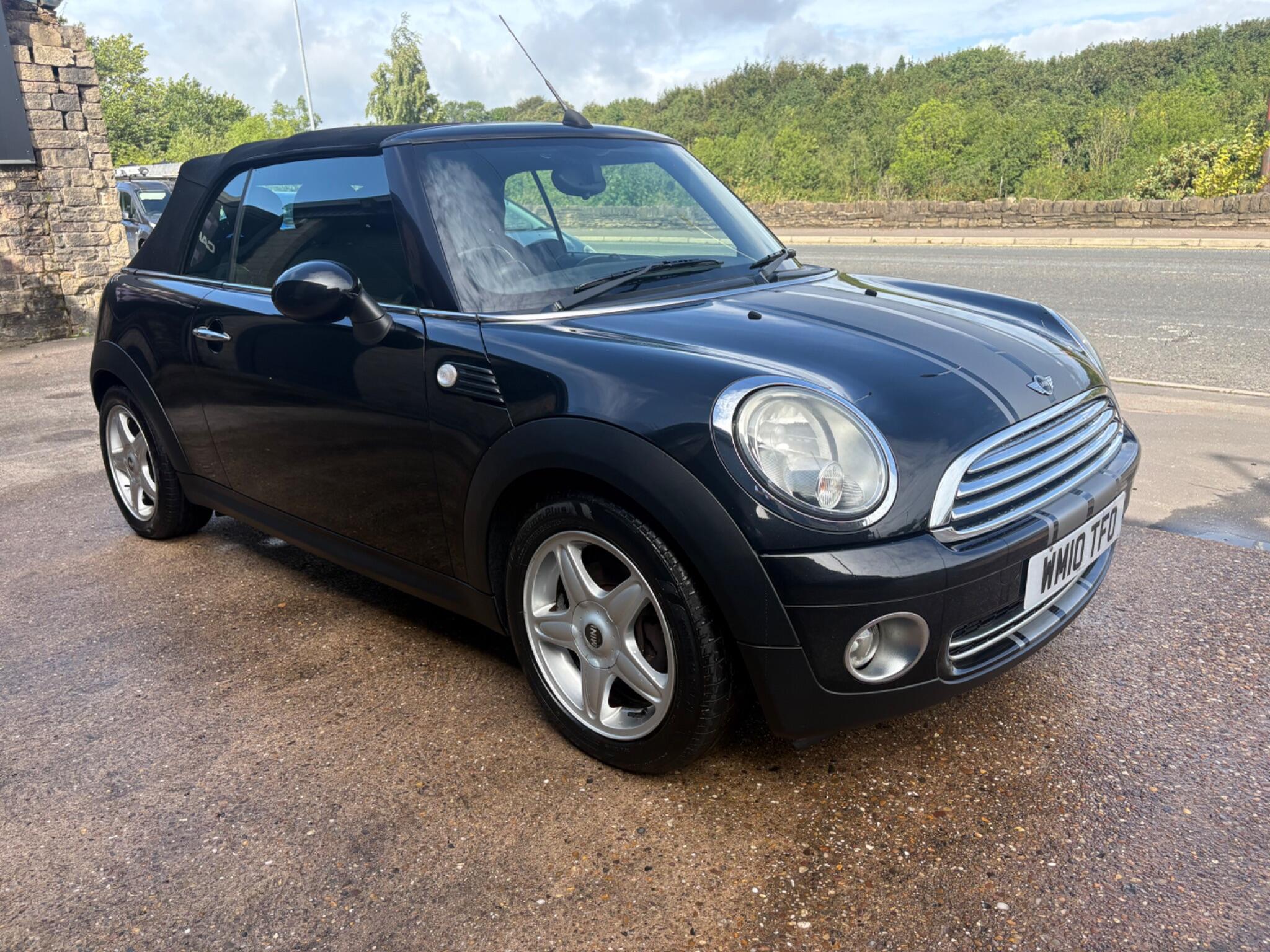 Mini Convertible view 6