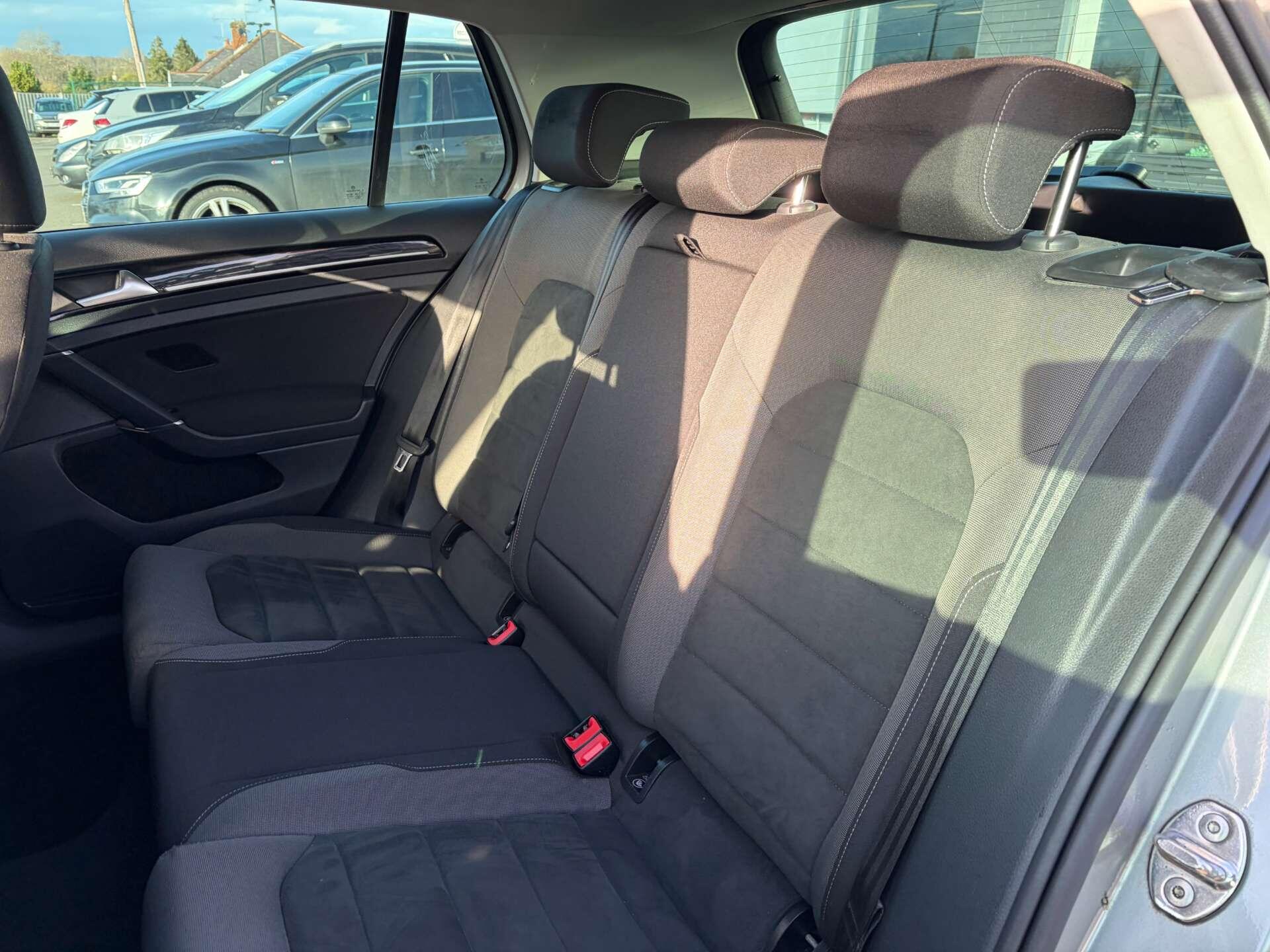 Volkswagen Golf view 23