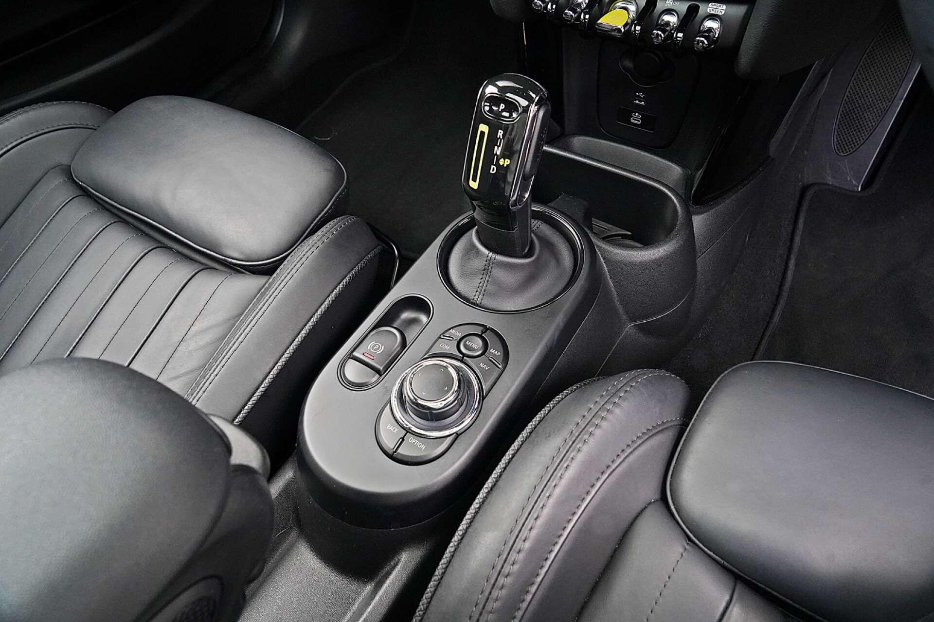 Mini Hatch view 17