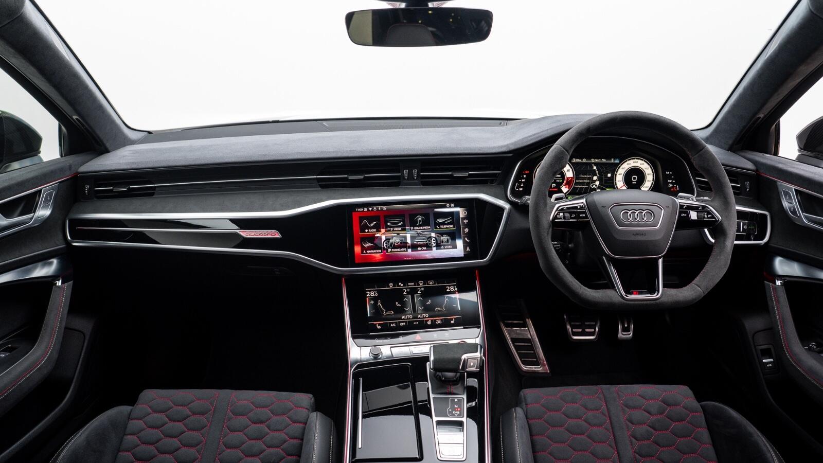 Audi RS6 Avant view 5