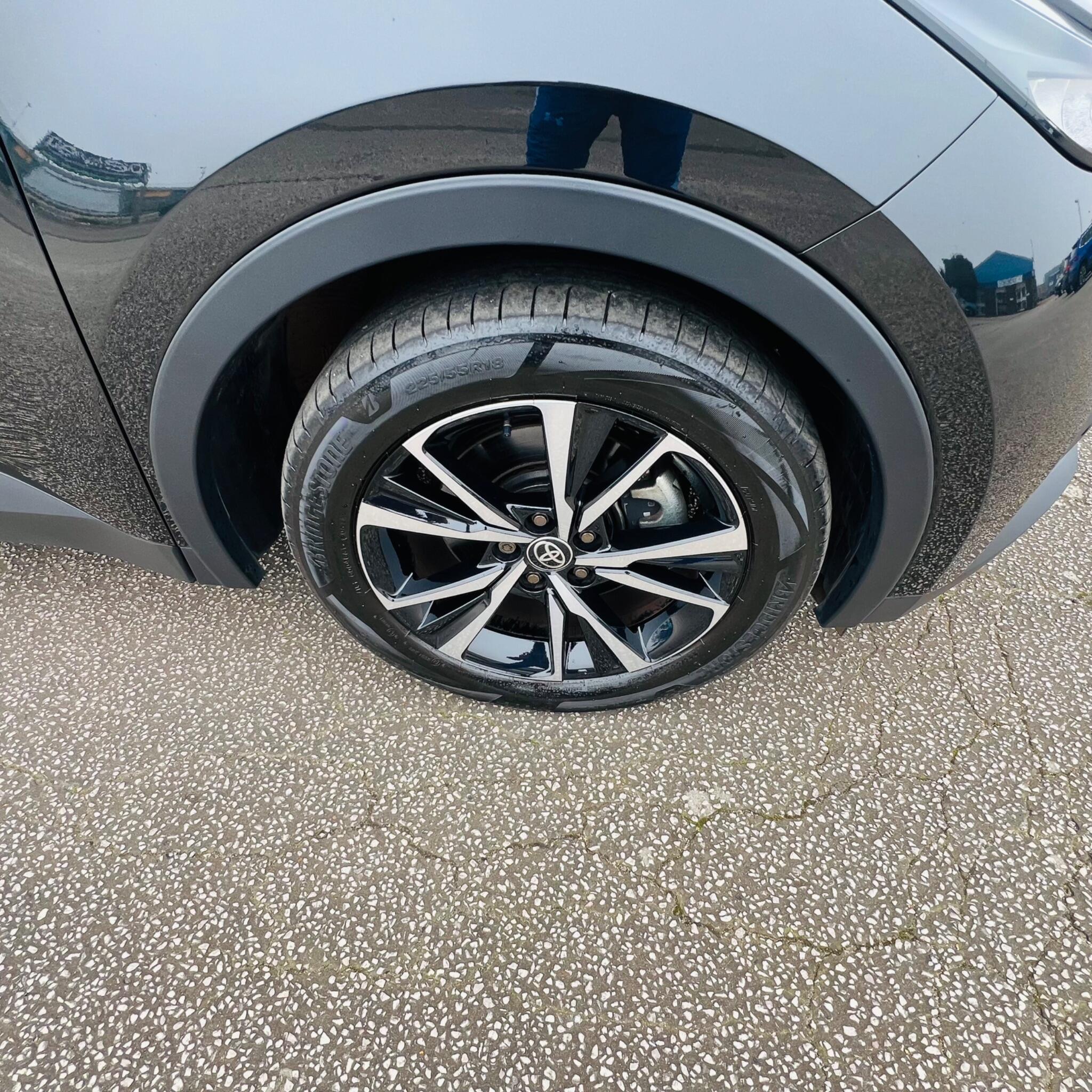 Toyota C-HR view 14
