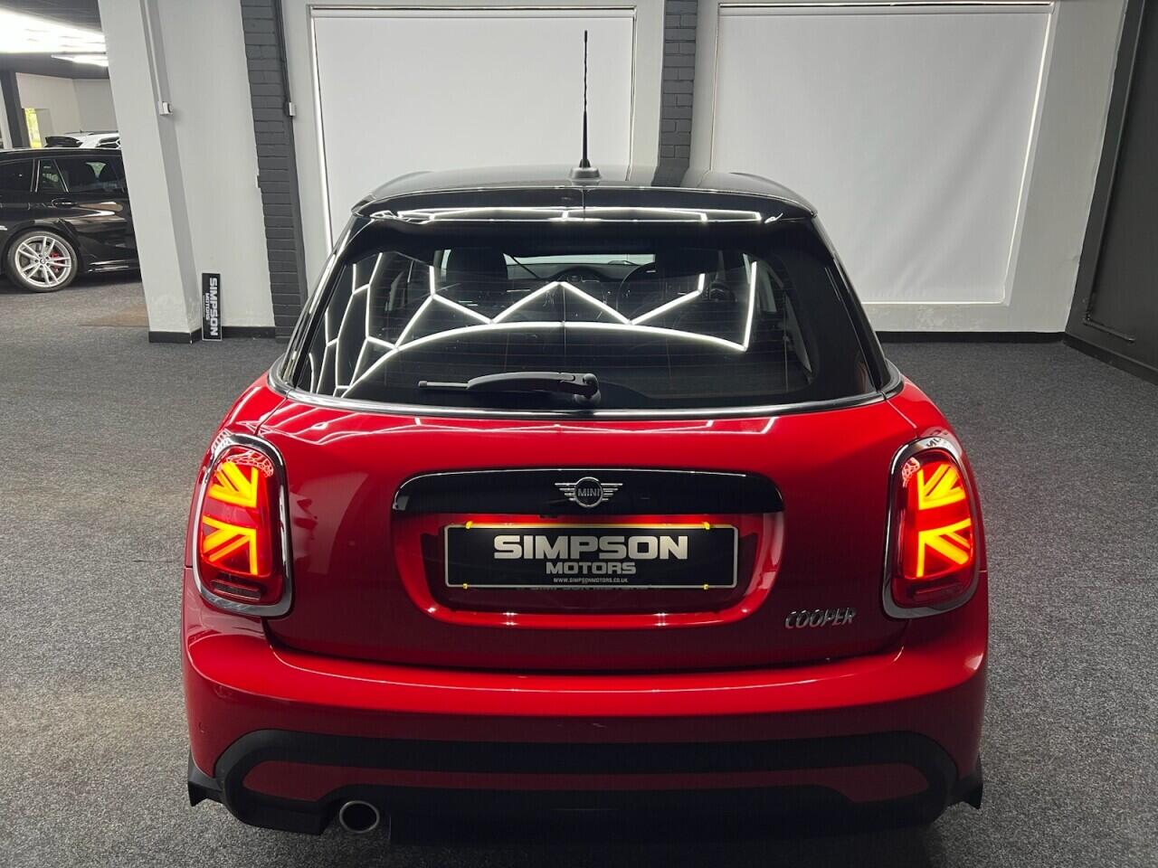 Mini Hatch view 9