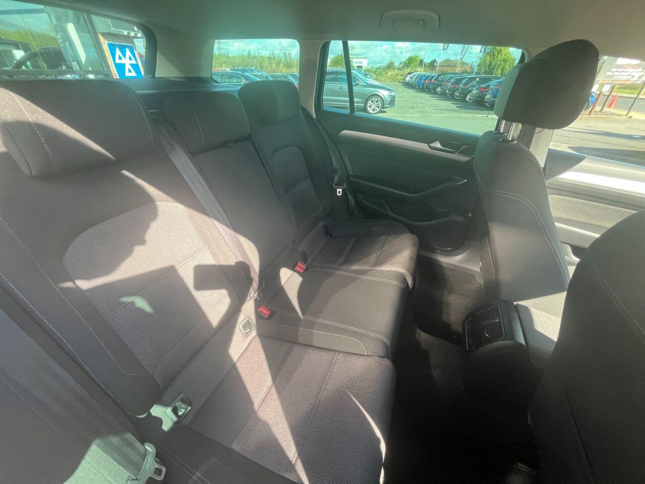 Volkswagen Passat view 14