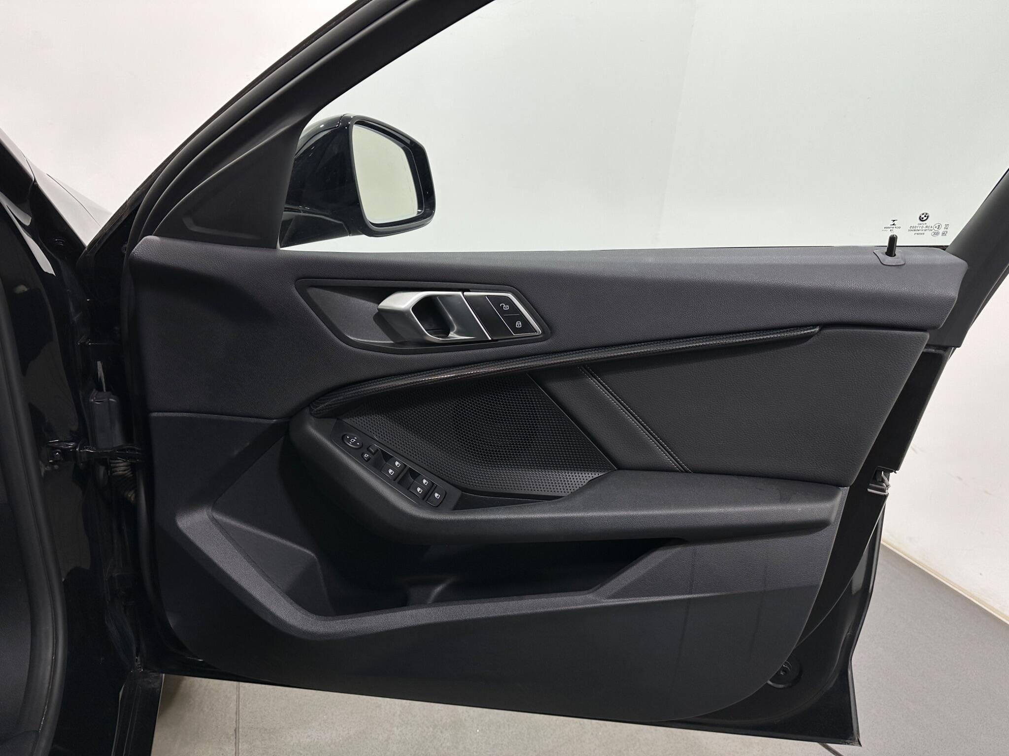BMW 1 Series view 35