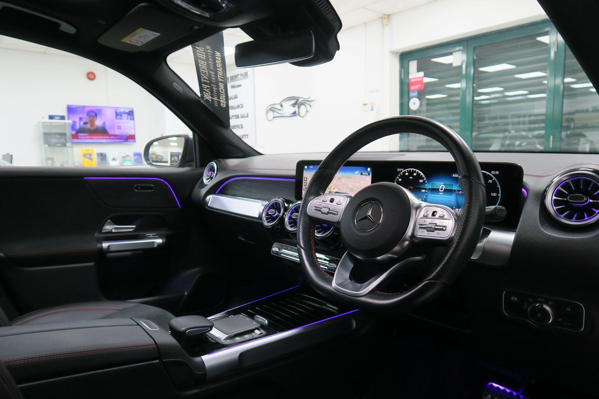 Mercedes-Benz EQB view 11