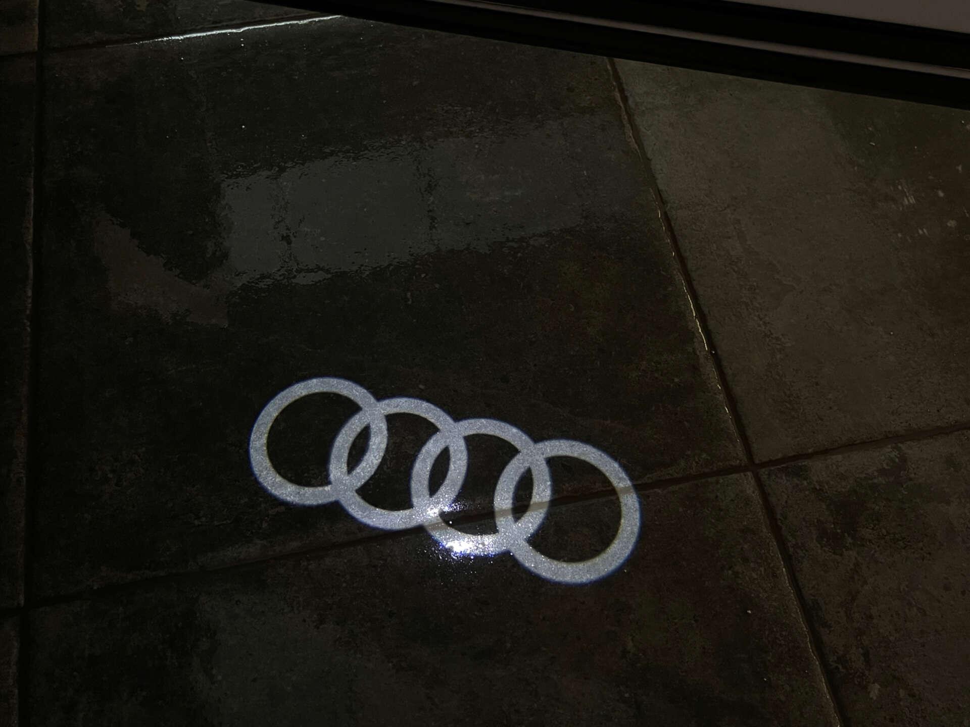 Audi Q5 view 8