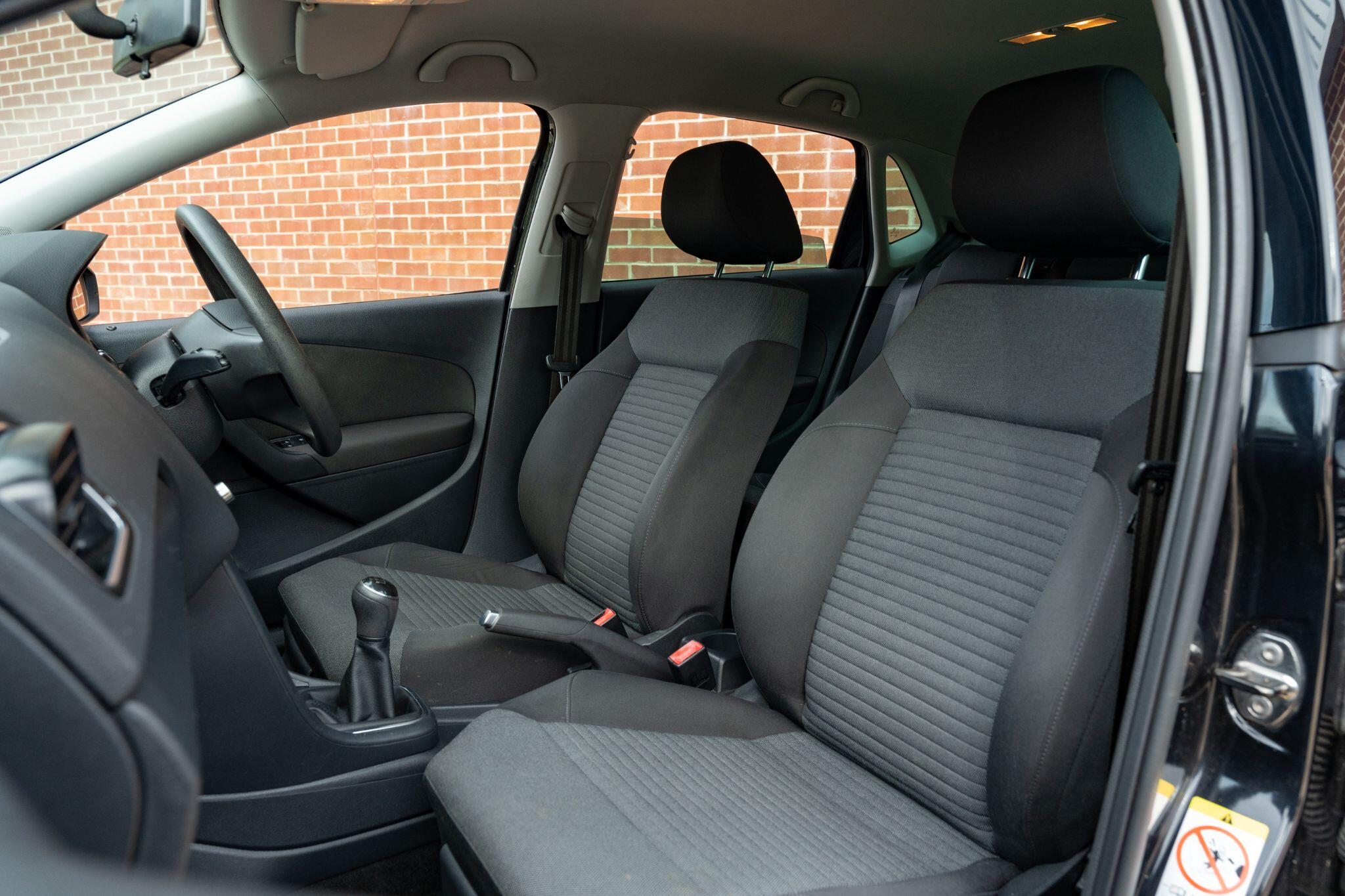 Volkswagen Polo view 9